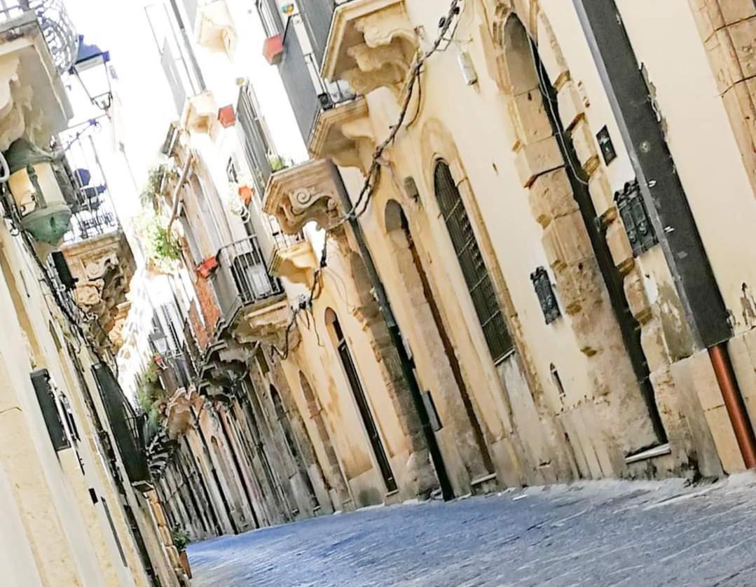 Casa Nagale- Una Suite Di Charme Nel Cuore Di Ortigia A 50 Mt Dal Mare Syrakus Exterior foto