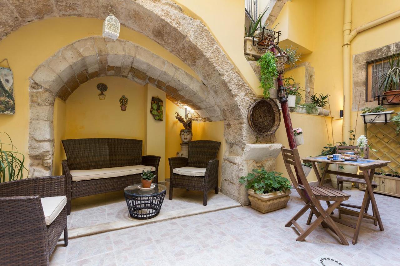 Casa Nagale- Una Suite Di Charme Nel Cuore Di Ortigia A 50 Mt Dal Mare Syrakus Exterior foto
