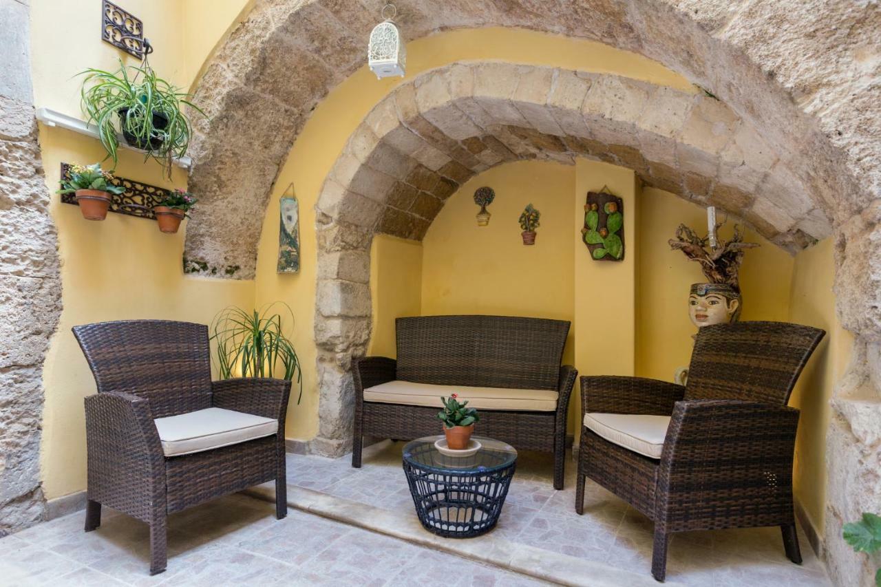 Casa Nagale- Una Suite Di Charme Nel Cuore Di Ortigia A 50 Mt Dal Mare Syrakus Exterior foto