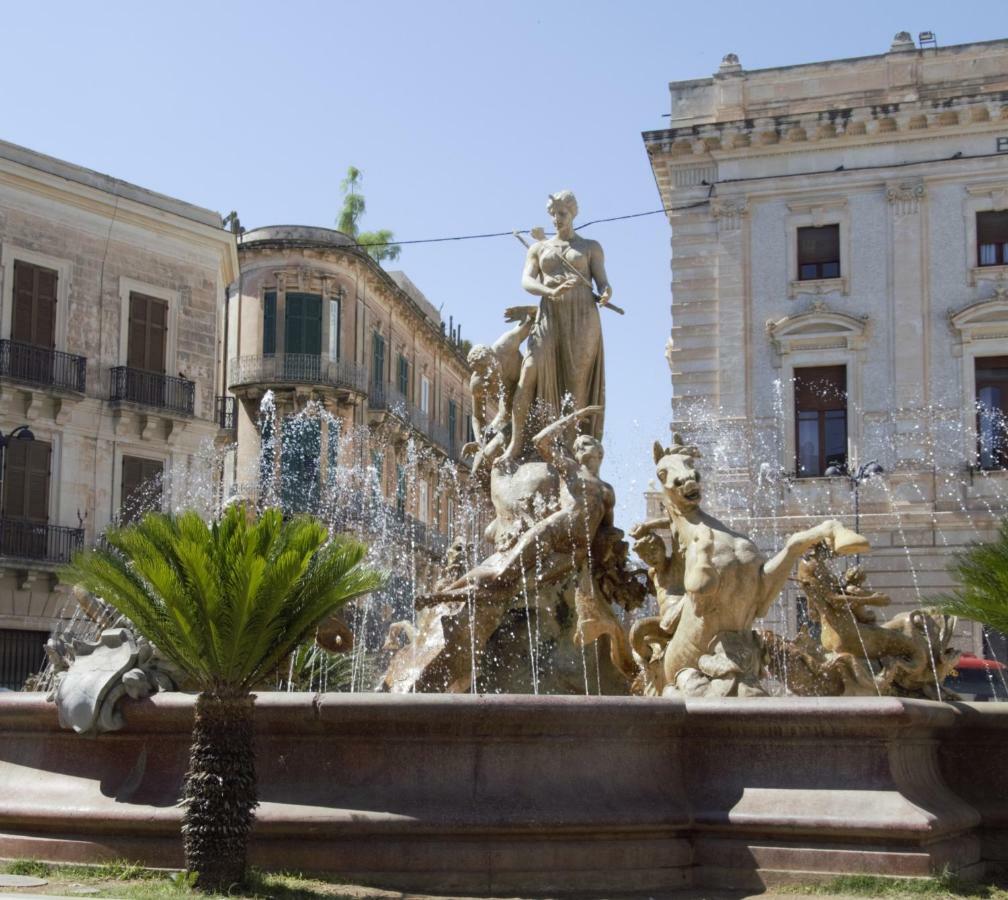 Casa Nagale- Una Suite Di Charme Nel Cuore Di Ortigia A 50 Mt Dal Mare Syrakus Exterior foto