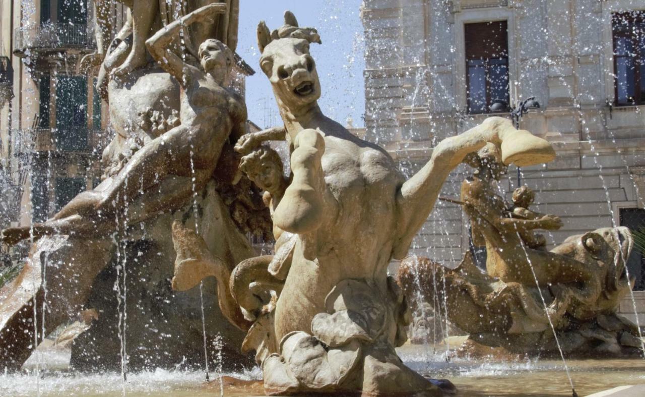 Casa Nagale- Una Suite Di Charme Nel Cuore Di Ortigia A 50 Mt Dal Mare Syrakus Exterior foto