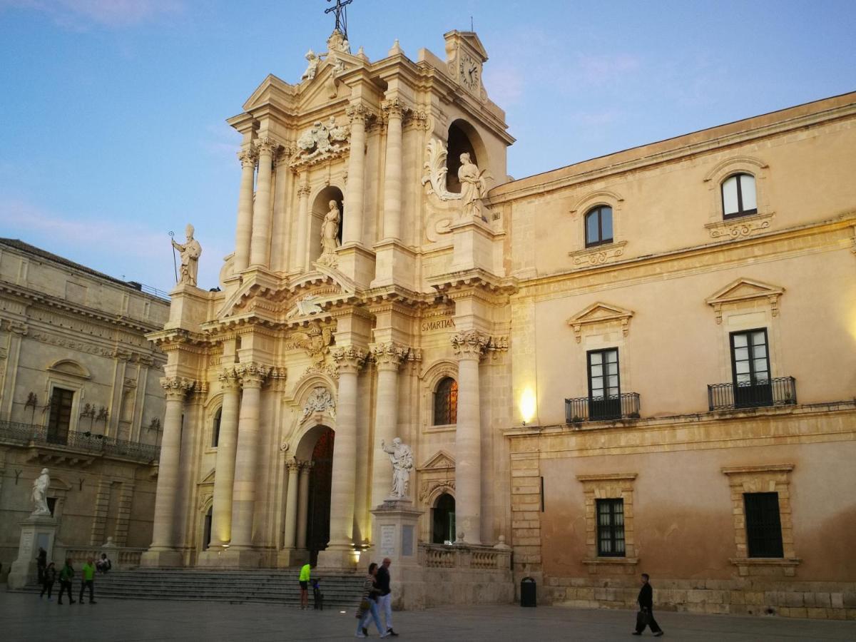 Casa Nagale- Una Suite Di Charme Nel Cuore Di Ortigia A 50 Mt Dal Mare Syrakus Exterior foto